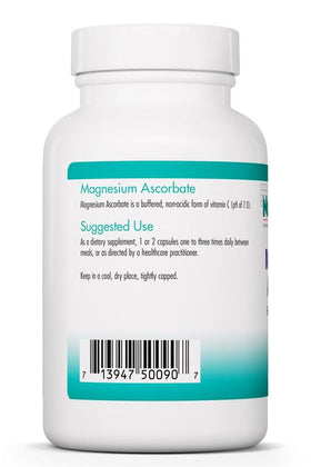 Capsules de Magnesium Ascorbate Allergy Research Group dans une cuillère