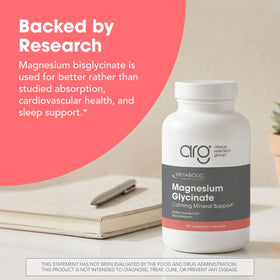 Capsules de magnésium bisglycinate dans une main
