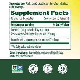 Capsules de MegaFood Quercetin avec Bromélaïne sur fond blanc