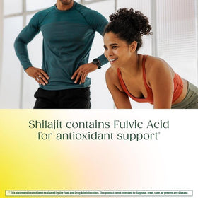 Capsules de MegaFood Shilajit dans une main