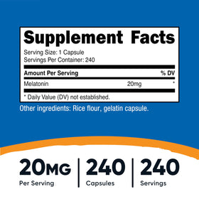 Capsules de melatonine Nutricost 20mg sur une surface blanche