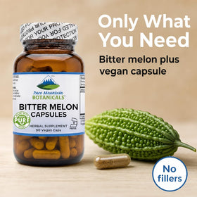 Capsules de melon amer Pure Mountain Botanicals sur fond blanc