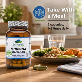 Capsules de Moringa 1000mg sur une table en bois