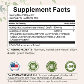 Capsules de Moringa Oleifera Micro Ingredients sur une surface blanche