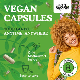 Capsules de motherwort Wild & Organic dans une main