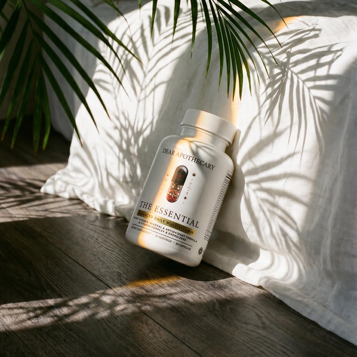 Capsules de multivitamine Dear Apothecary sur une table en bois