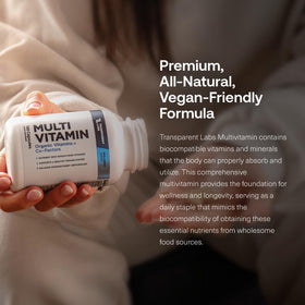 Capsules de multivitamine Transparent Labs sur fond blanc