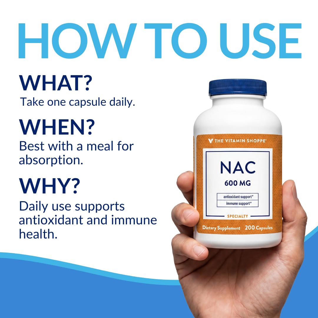 Capsules de NAC 600mg de The Vitamin Shoppe dans une main