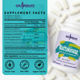 Capsules de Nattokinase Gyumolics dans une main