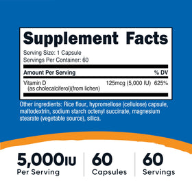 Capsules de Nutricost Vitamine D3 Vegan 5000 UI sur fond blanc