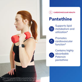 Capsules de Pantethine sur une surface blanche