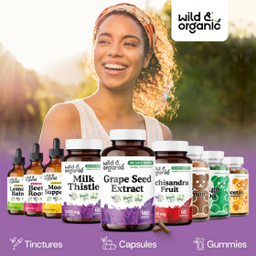 Capsules de pépins de raisin Wild & Organic avec un verre d'eau