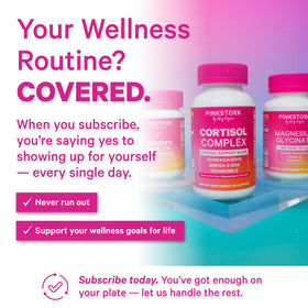 Capsules de Pink Stork dans une cuillère