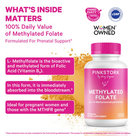 Capsules de Pink Stork Folate dans une cuillère