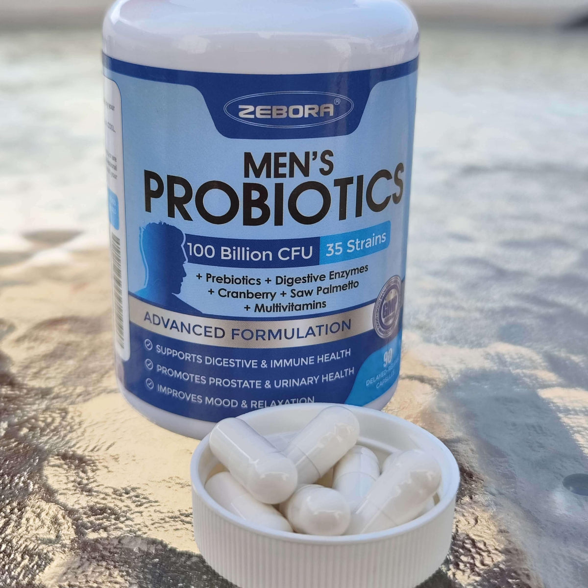 Capsules de probiotiques ZEBORA en main