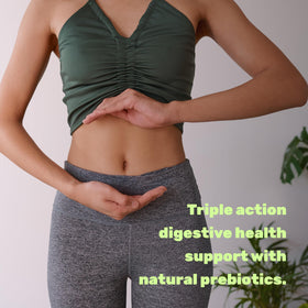 Capsules de psyllium 1500mg sur une surface blanche