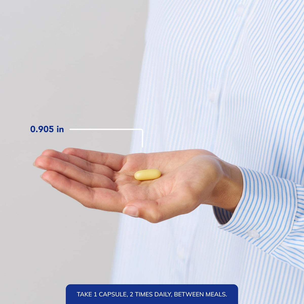 Capsules de Pure Encapsulations LVR Formula dans la main