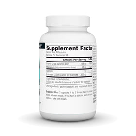 Capsules de Quercétine Activée Source Naturals sur une surface blanche