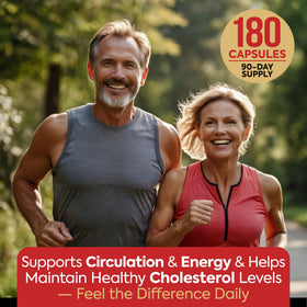 Capsules de riz rouge et CoQ10 dans une main