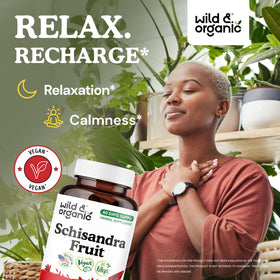 Capsules de Schisandra Wild & Organic sur une surface blanche