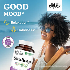 Capsules de scutellaire Wild & Organic sur une surface blanche