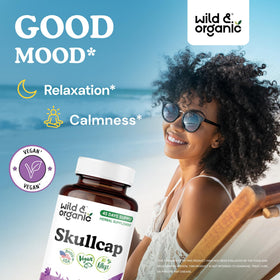 Capsules de scutellaire Wild & Organic sur une surface en bois