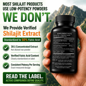 Capsules de Shilajit HCL sur une surface blanche