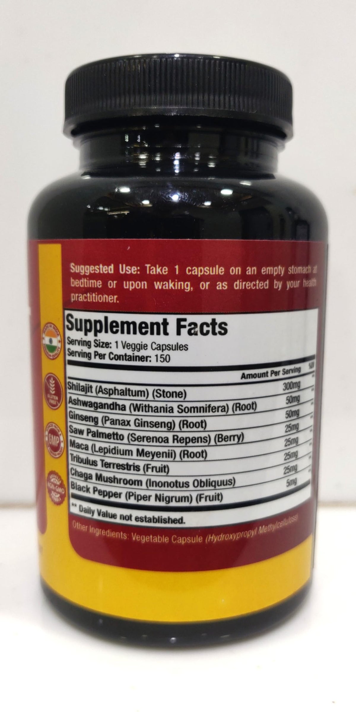 Capsules de Shilajit Himalayen Papnami sur une surface blanche
