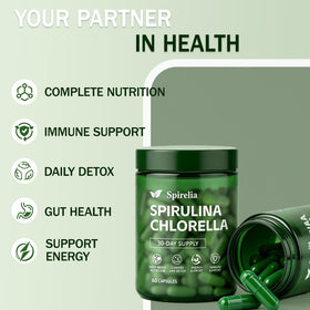 Capsules de Spiruline et Chlorelle Enerra sur une table en bois