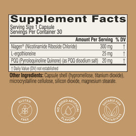Capsules de Swisse NAD+ Pro dans un verre