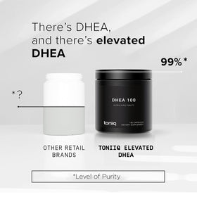 Capsules de Toniiq DHEA 100mg sur une surface blanche