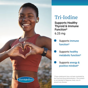 Capsules de Tri-Iodine EuroMedica sur une surface blanche