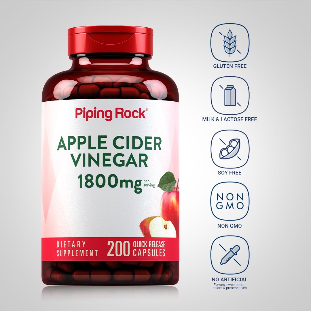 Capsules de vinaigre de cidre de pomme Piping Rock prises dans une main