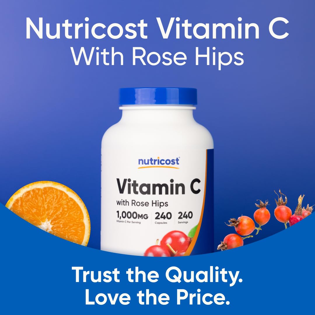 Capsules de Vitamine C Nutricost dans la main