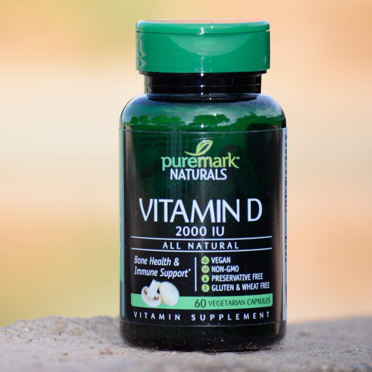 Capsules de Vitamine D 2000 UI Puremark à côté d'une règle pour la taille