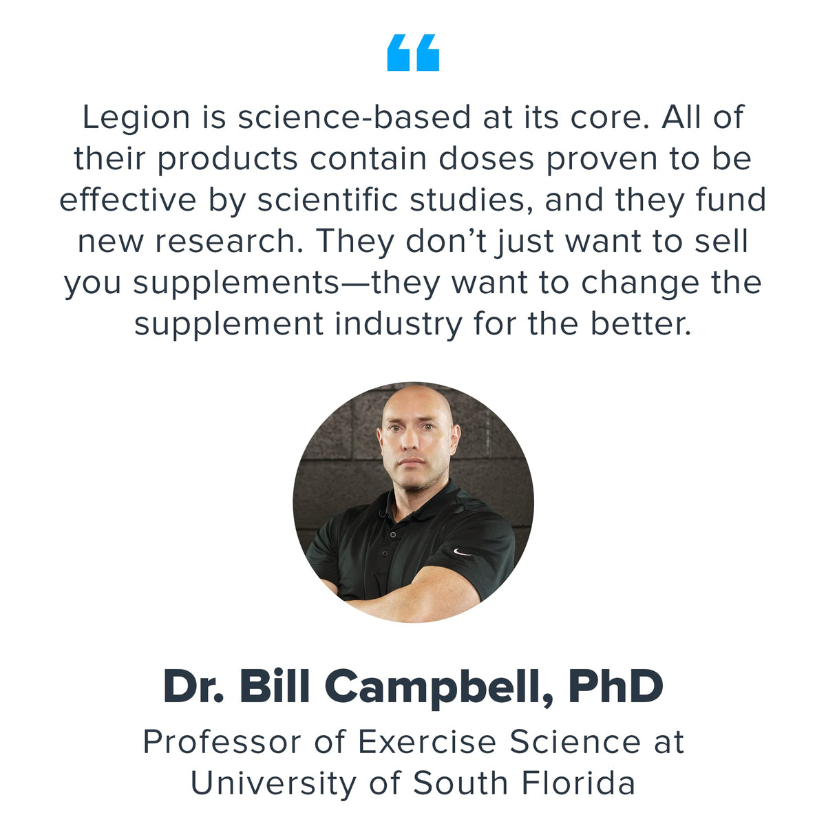 Capsules de vitamines B LEGION sur un fond neutre