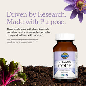 Capsules de vitamines prénatales Garden of Life sur une table