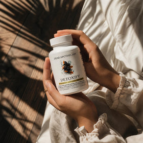 Capsules Dear Apothecary sur fond naturel
