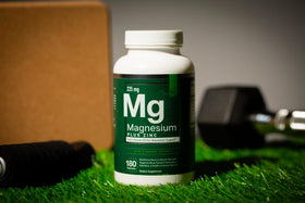 Capsules Essential Elements sur une surface en bois