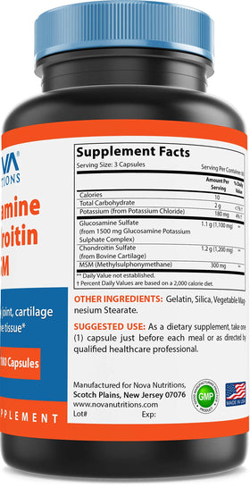 Capsules Glucosamine Chondroïtine MSM Nova Nutritions à côté d'un verre d'eau