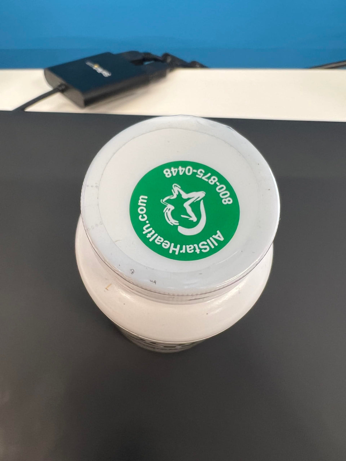 Capsules H.E.A.L. Quick avec un verre d'eau