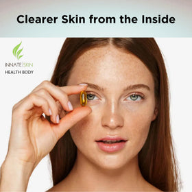 Capsules Innate Skin sur une surface blanche