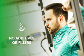 Capsules L-Glutamine dans une main