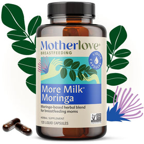 Capsules liquides de More Milk Moringa avec une cuillère