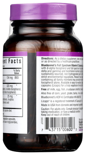 Capsules liquides de vitamine E BlueBonnet en gros plan