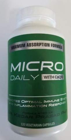 Capsules Micro Daily dans une main, mise en avant de la taille