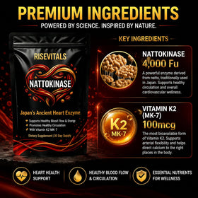 Capsules Nattokinase de Rise Vitals dans une main, mise en avant