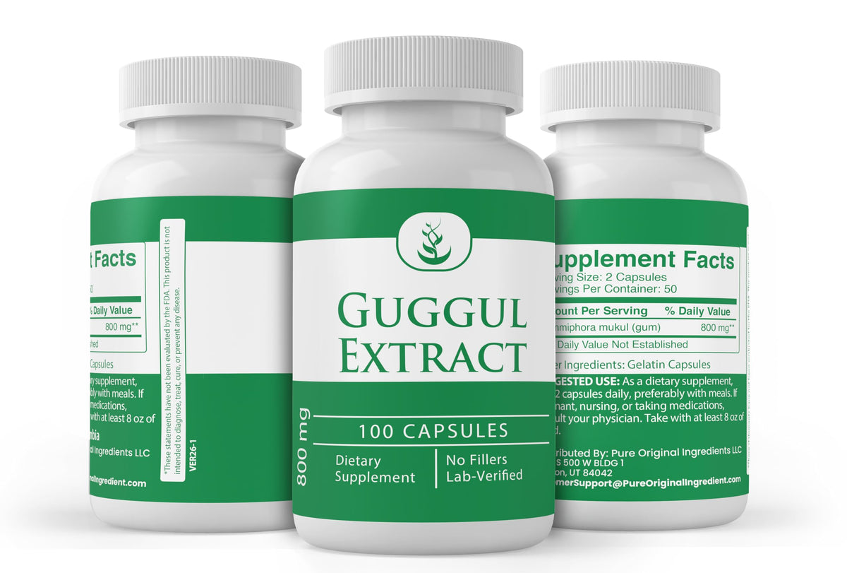 Capsules Snana Guggul Extract sur une surface blanche