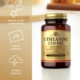 Capsules Solgar L-Theanine à côté d'une tasse de thé vert