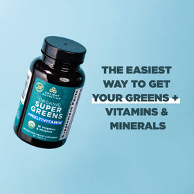 Capsules Super Greens Ancient Nutrition sous un éclairage naturel